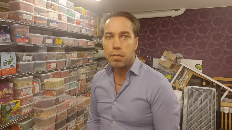 Årets säsong pågår fram till augusti. Sedan är planen att Mike Pinar ska bygga ett kök i godisbutikens lager i källaren och ha servering i det som i dag är godisbutiken.