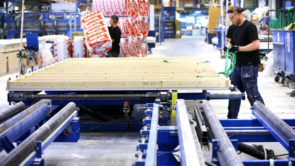 Tillverkningen i den gamla fabriken blir kvar, samtidigt som ny fabrik byggs.