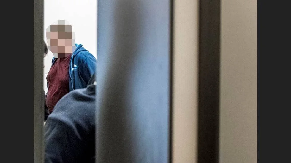 Rånförsök. Den 30-årige mannen sa att rånförsöket var en impuls och han bad personalen "så hemskt mycket om ursäkt" innan han fördes ut ur rättssalen. Dom meddelas då den rättspsykiatriska undersökningen är klar.