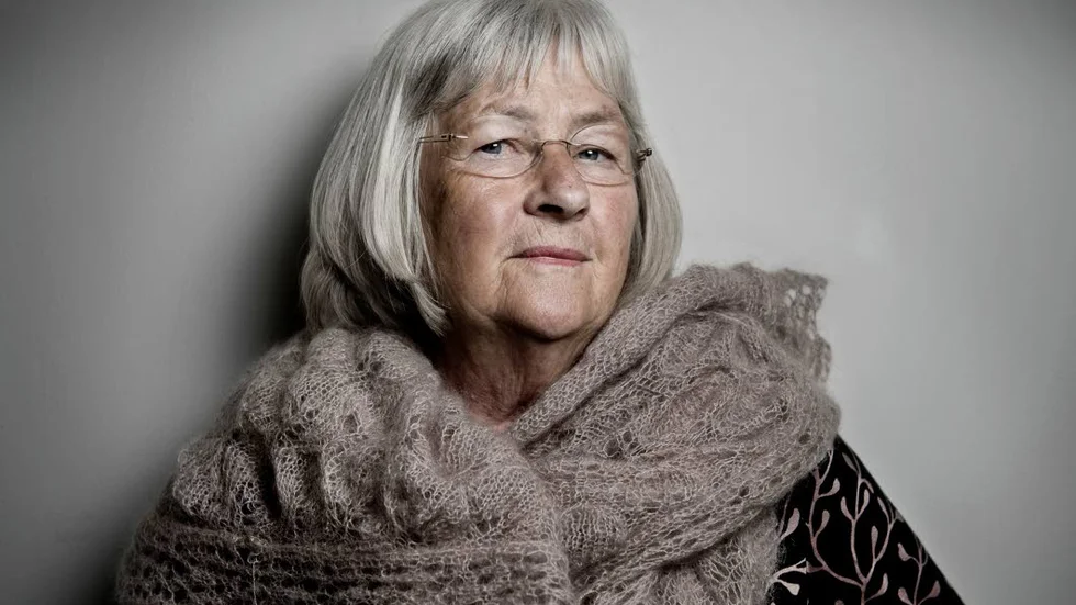 Barnet flyttar. Författaren Barbro Lindgren (bilden) har skrivit om ett barn som tröttnat på mammans tjat och flyttar till ett eget hus i den nyutkomna "Knuttes hus" 
som hon gett ut tillsammans med Emma Ådbåge.