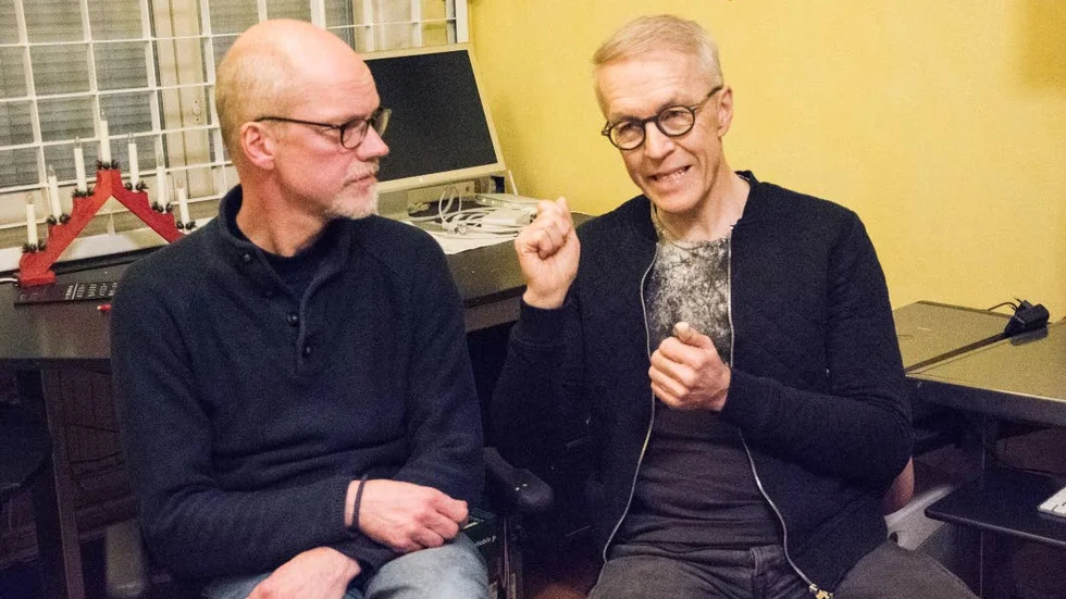 Lång väntan. Konstnärerna Ricky Sandberg, nu konsthallschef på Havremagasinet och Dan Lestander skulle bli kallade till ett möte om hur arbetet för konstbiennalen skulle se framöver. De har väntat i tre år.