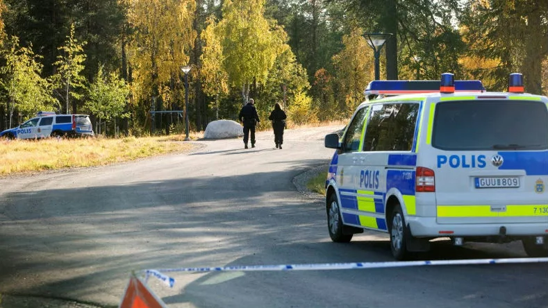 upprör. ”Den river upp sår som inte läkt”, skriver Helen Doktare om Peter Johanssons bok ”Rastplats 58”, som handlar om mordet på Carolin Stenvall 2008.