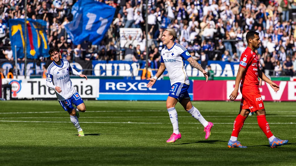 230416 IFK Norrköpings Arnor Sigurdsson jublar efter att han gjort 1-0 under fotbollsmatchen i Allsvenskan mellan IFK Norrköping och Värnamo den 16 april 2023 i Norrköping. 
Foto: Peter Holgersson / BILDBYRÅN / COP 102 / PH0183