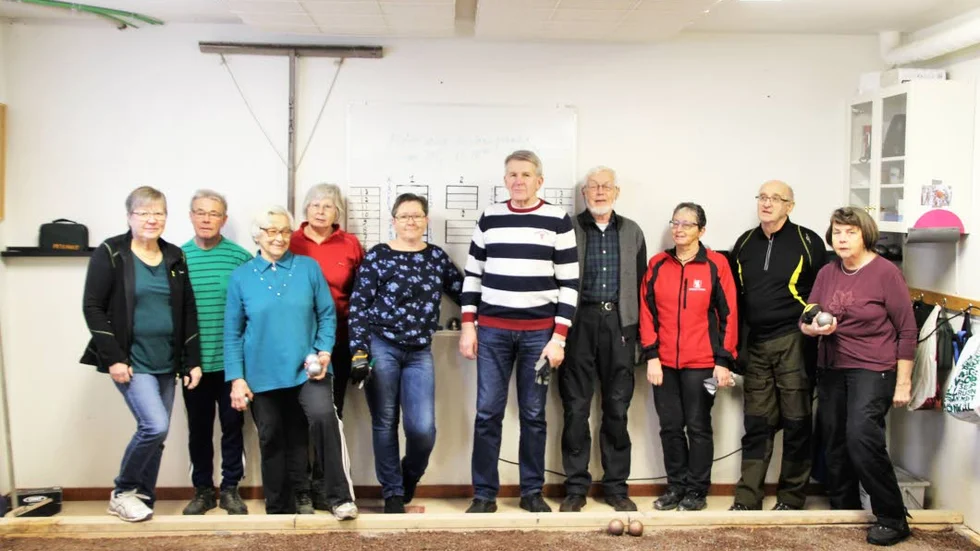 Från vänster Barbro Nilsson, Ove Engström, Inga Andersson, Gerd Eklund, Monica Asplund, Bo Wennberg, Erling Lindskog, Karin Hansson Albin Nilsson och ledaren Maj-Britt Rova.