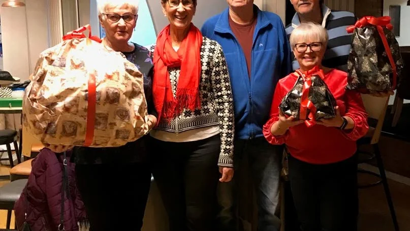 Glada bowlare, från vänster vinnaren Maj Nilsson, Pia Elmgren (4), Håkan Rosvall (5), Bo Riström (2) och Yvonne Åhl (3).