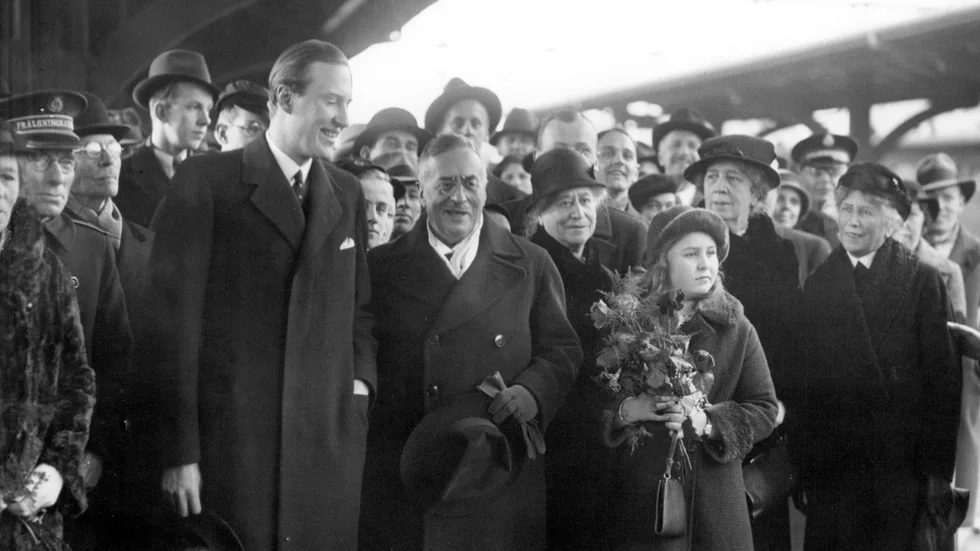 Sven Hedin (1865–1952) var en firad upptäcktsresande, författare och ledamot av Svenska Akademien. Men eftervärlden har dömt honom hårt och störtat honom i glömskan.