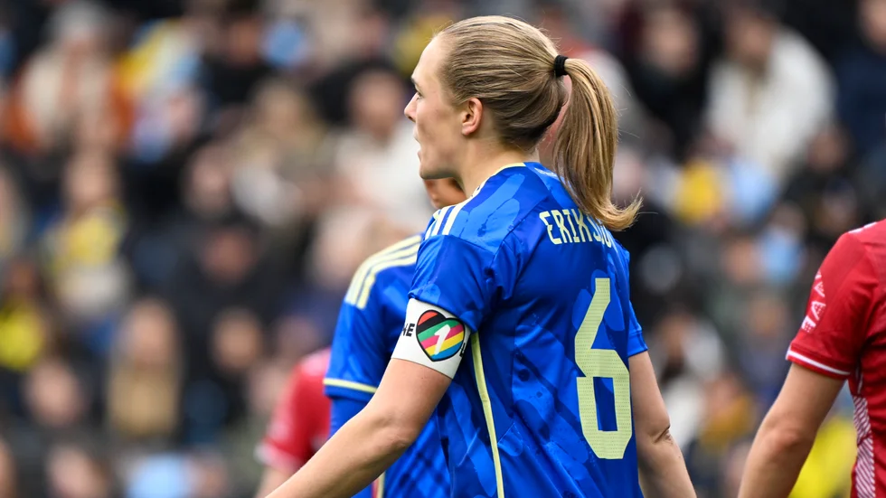 Sveriges lagkapten Magdalena Eriksson med "One Love"-bindeln. Arkivbild.