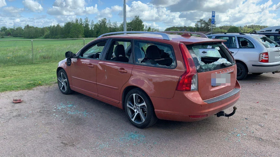 Den 27 maj ska 20-åringen ha vandaliserat fyra bilar. (Bilden är hämtad från förundersökningen.) 