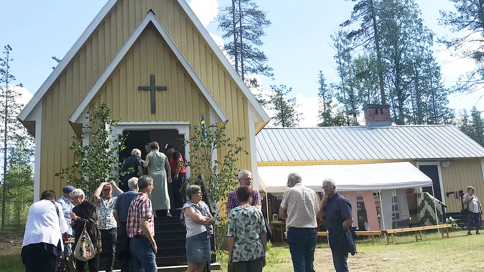 Det traditionella midsommarfirandet vid Tallbergs kapell.