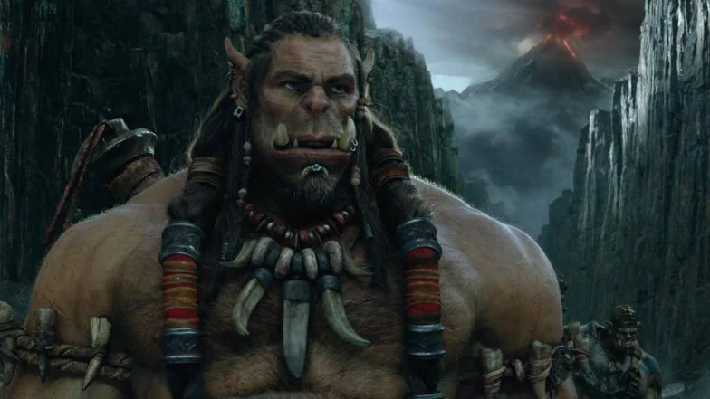 Orchhövdingen Durotan (Toby Kebbell) vänder sig emot att orch-mästaren Gul'dan (Daniel Wu) använder sig av så kallad fel-magi för att erövra människornas värld.