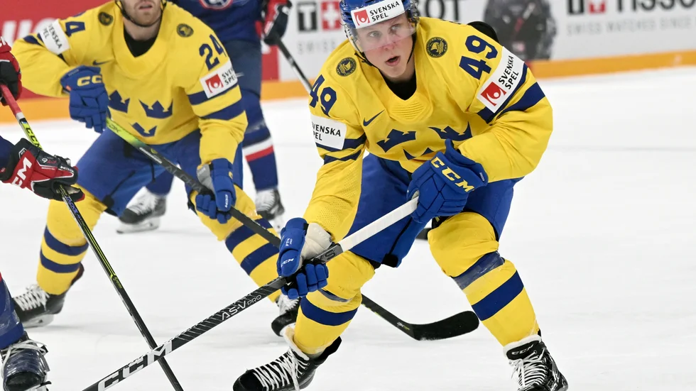 Fabian Zetterlund gjorde två mål och var nära hattrick redan i första perioden i Tre Kronors segermatch över Frankrike.