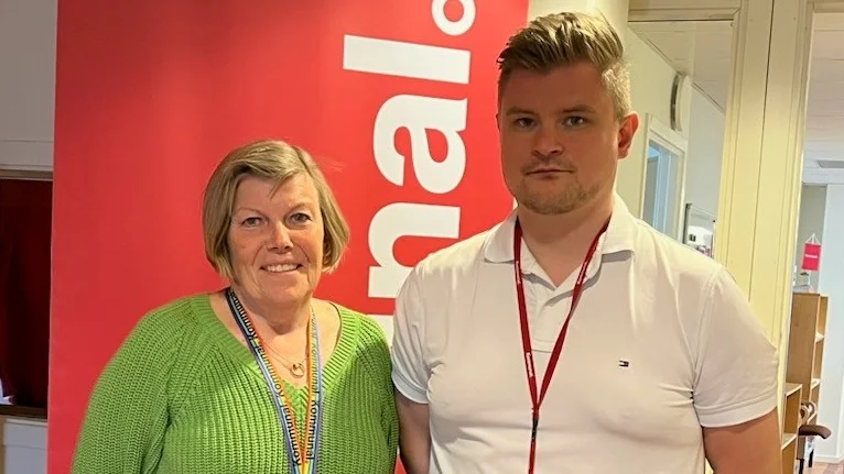Anneli Palmklint, sektionsordförande för Kommunal Luleå och Thomas Modig, huvudskyddsombud för hemtjänsten Kommunal Luleå. "Vi vill givetvis att våra medlemmar ska ha möjlighet att ta ut semster, det är egentligen det enda målet vi har", säger Thomas Modig. 