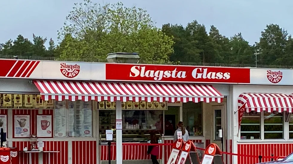 Under söndagen inträffade en smitningsolycka vid Slagsta Glass. Nu vädjar Linda Allgén efter vittnen till händelsen. 