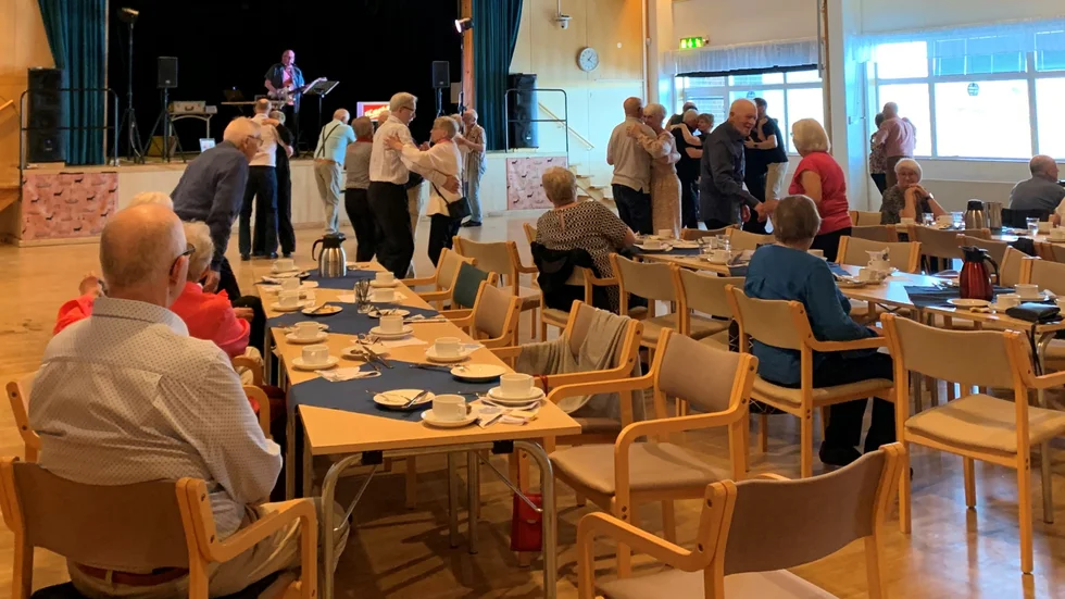 Medlemmarna uppskattade möjligheten att kunna dansa men också att bara kunna umgås och samtidigt lyssna till musiken.