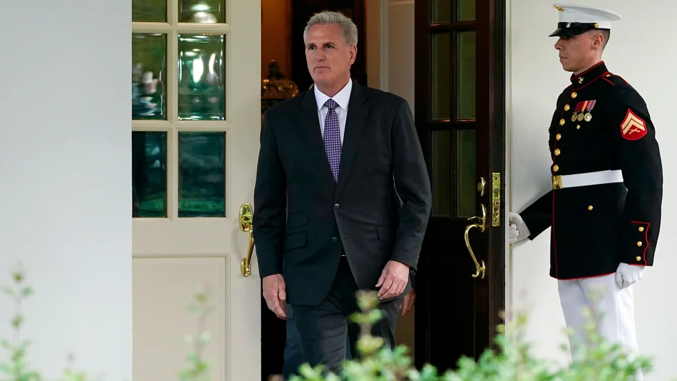 Republikanske talmannen Kevin McCarthy tycker att samtalen med president Joe Biden är produktiva.