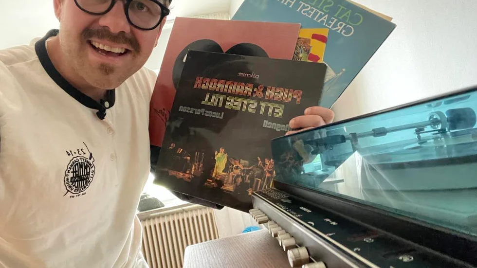 Erik Daun listar sina pappalåtar.
