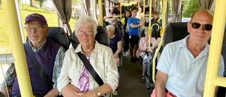 Har bott i Enköping i 40 år – idag åkte de buss för första gången