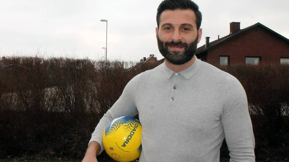 Gabi Morads fotboll handlar om passion och hjärta. Nu vill han lyfta Boren i fyran och på sikt vill han bli tränare. "Jag ser mig själv i problematiska spelare", säger han.