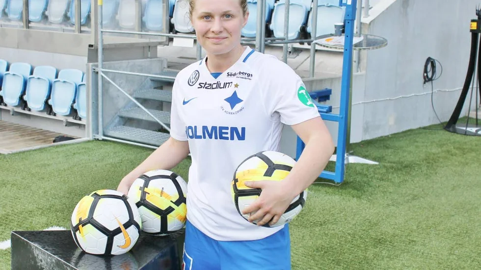 Emilia Larsson i IFK Norrköping FK gjorde hälften av målen när laget vann mot Nittorp med 6–0.