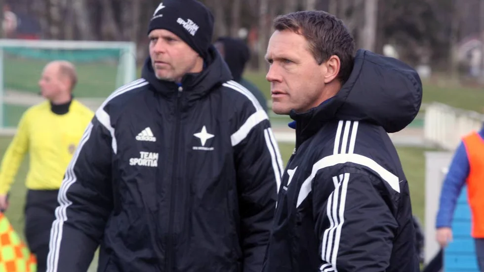 TRÄNARDUO. Peter Karlsson och Pedro Gustafsson förbereder sitt IFK Motala inför division 3-comebacken. Med unga målvakter.