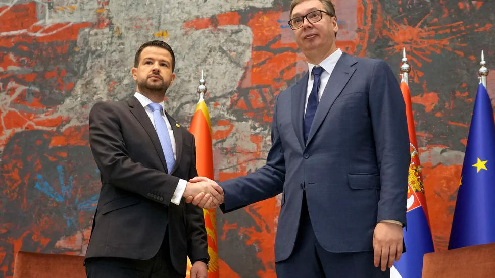 Montenegros president Jakov Milatovic med sin serbiske motsvarighet Aleksandar Vucic i Belgrad.