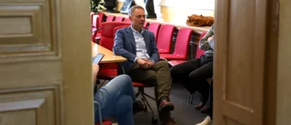 Centern har fått en ny roll – som det diplomatiska mellanbarnet 