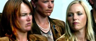 Alla spelar med sorgband