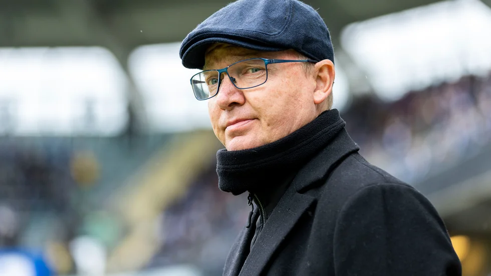 Glen Riddersholm tar inte enkelt på uppgiften borta mot Degerfors.
