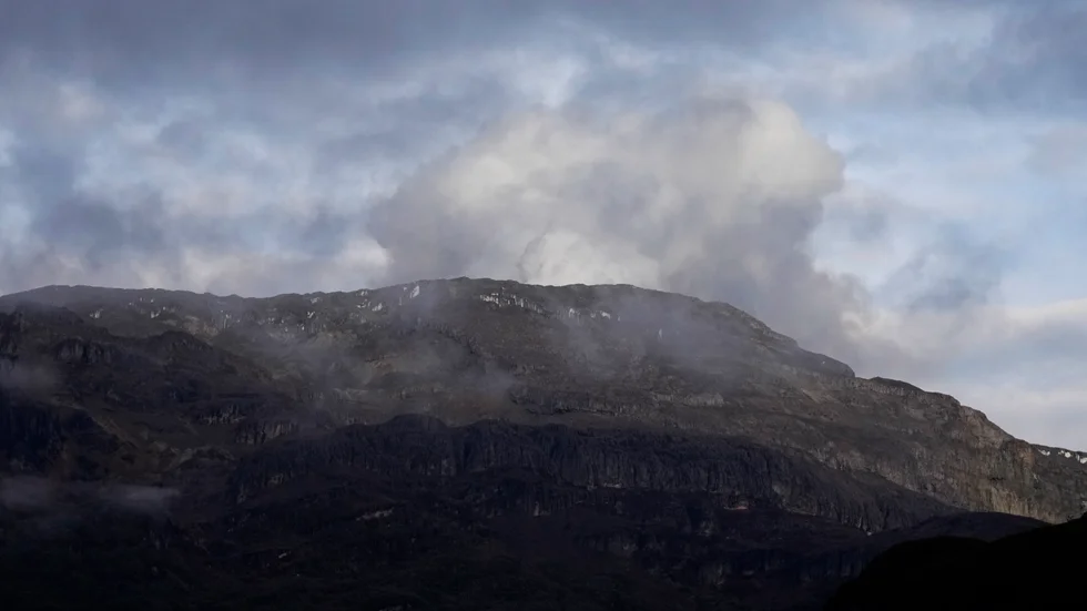 Vulkanen Nevado del Ruiz i Colombia. Arkivbild.