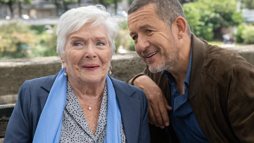 "Madeleine och taxichauffören" handlar om vänskapen som uppstår mellan den pratglada Madeleine (Line Renaud) och en butter taxichaufför (Dany Boon). Pressbild.