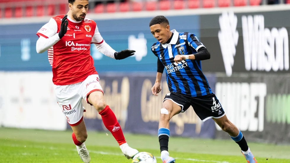 Tashreeq Matthews i duell mot Deniz Hümmet. 
