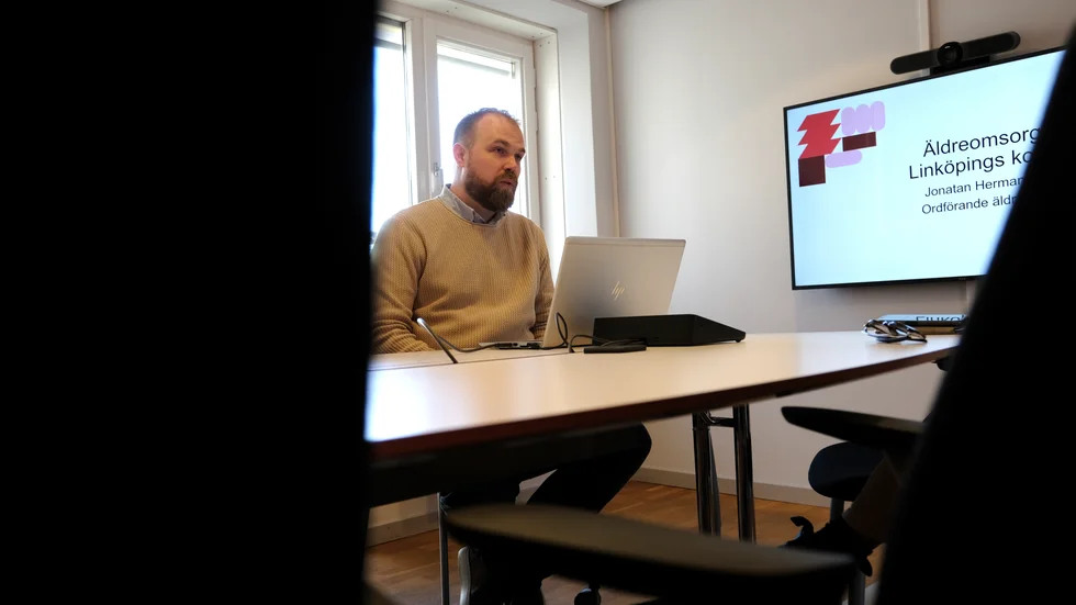"Lägstanivån är för låg samtidigt som uppföljningen inte har varit tillräcklig". Det säger vård- och äldreomsorgsnämndens ordförande Jonatan Hermansson (S) som nu går fram med ett beslut att skärpa kraven inom äldreomsorgen.