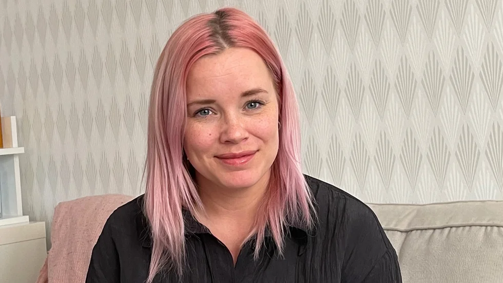 Idag föreläser Sofia Krispinsson om sina erfarenheter av att vara barn till en förälder med demenssjukdom. 