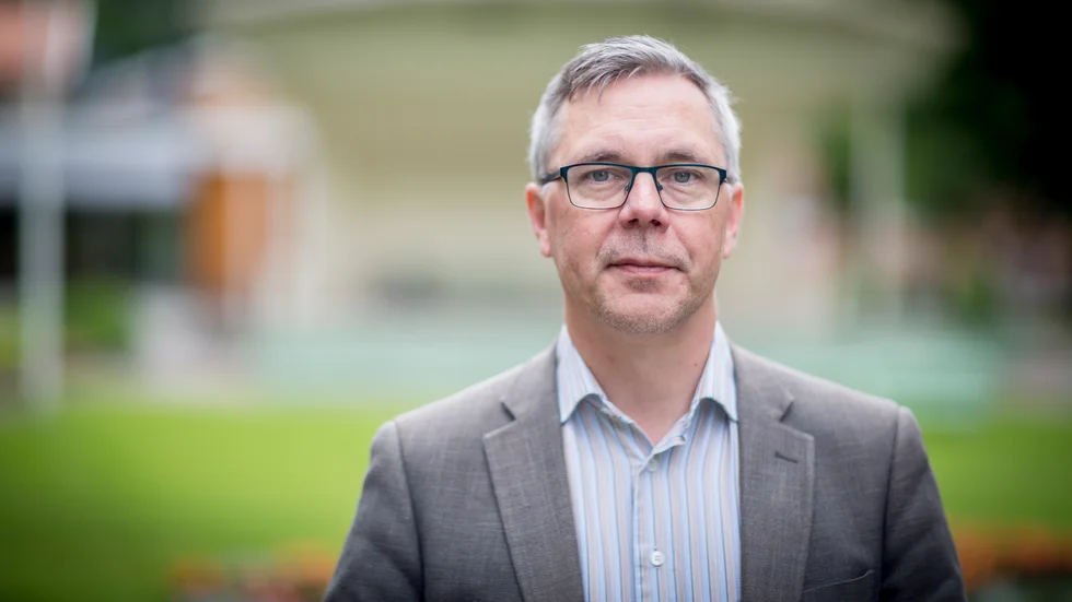 Johan Söderberg, kommunstyrelsens ordförande, svarar på kritiken från Nicklas Lautakoski, Rättvisa vindar Katrineholm. 
