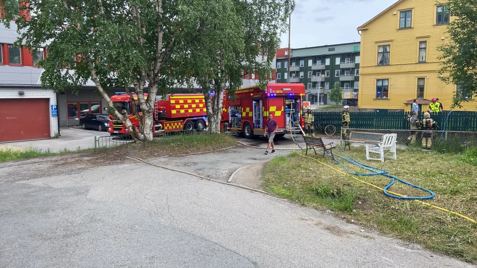 På eftermiddagen måndagen den 24 juni blossade en brand upp i en lägenhet på Trädgårdsgatan i centrala Luleå. Nu åtalas en 25-årig man misstänkt för mordbrand.