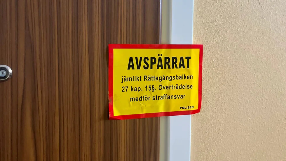 Kvinnorna hittades döda och en förundersökning gällande vållande till annans död har inletts då dödsorsaken är oklar.