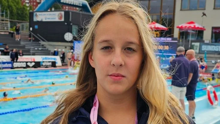 Tyra Cedervall fick en tuff debut på ungdoms-SM i simning.