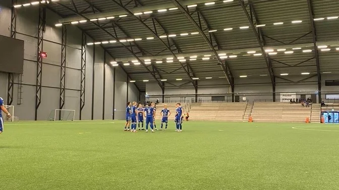 Storfors AIK:s pojkar födda 2006 laddar upp inför sin första gruppspelsmatch.