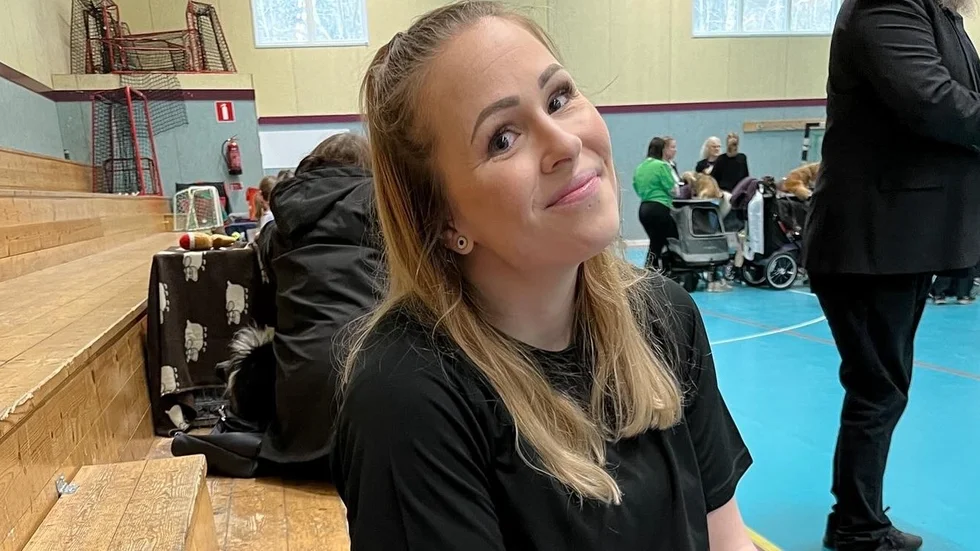 Malin Mauritz blev rasande när hon upptäckte att en bedragare försökte lura hennes pappa på tiotusentals kronor.