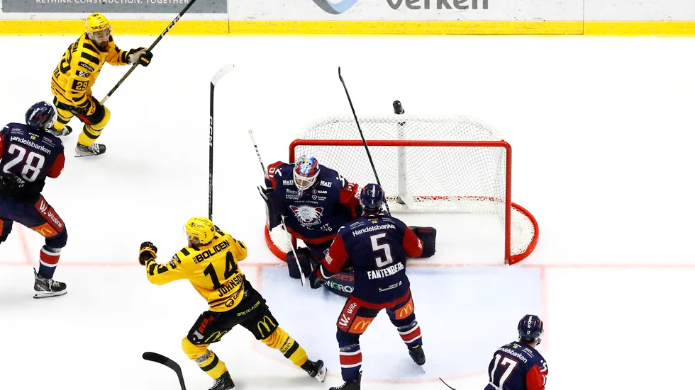 Andreas Johnson blev matchvinnare i comebacken, när han sköt 1–0 till Skellefteå AIK i slutminuterna.