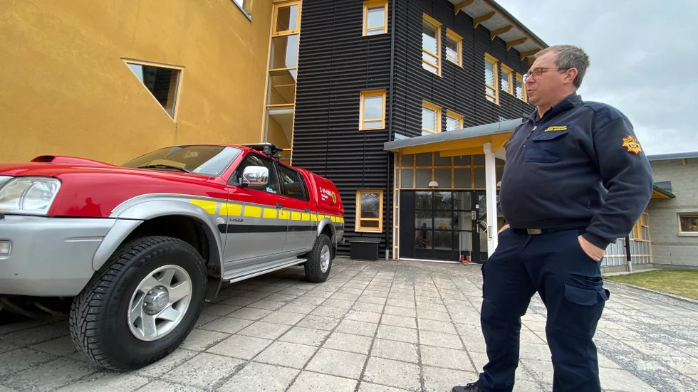 För räddningspersonen i beredskap krävs det att man alltid har nära till sitt fordon. Om det behövs så får man ta den till jobbet eller mataffären, till exempel, berättar Mårten Eskilsson.