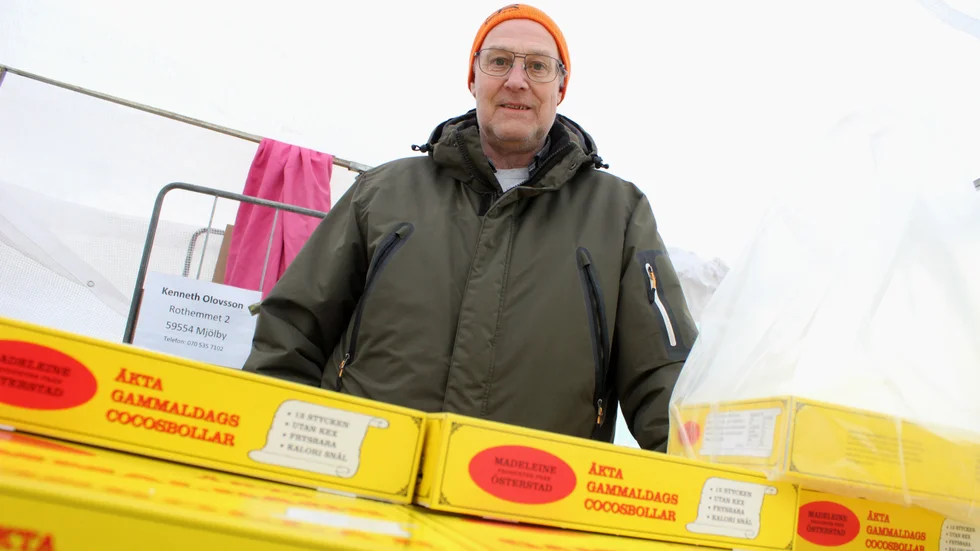 Marknadsproffset Kenneth Olovsson kommer alltid till Gamleby. Här säljer han bra och träffar trevliga stammisar.