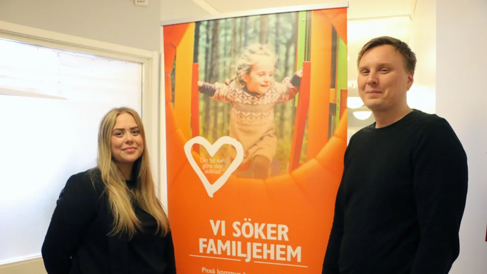Ida Granberg och Nils Olovsson ingår i kommunens familjehemsgrupp och hoppas att fler Piteåbor hör av sig och vill bli uppdragstagare.