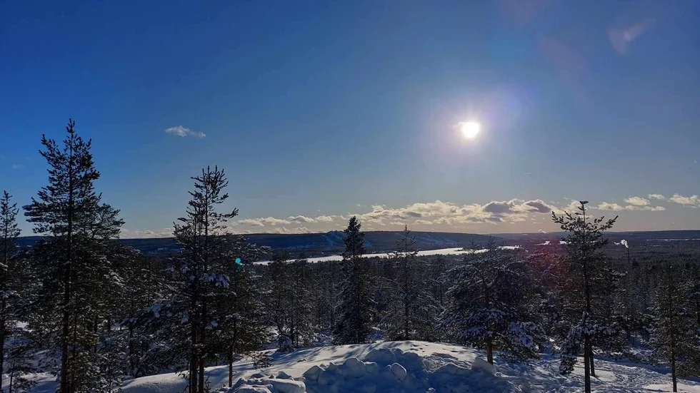 Sköna söndag. Sune Nilsson har skickat in denna bild som är tagen en strålande vacker vårvintersöndag i Rovaniemi, finska Lappland. Har du en bild du vill dela med dig av? Mejla den till familj@kuriren.com, ange dina kontaktuppgifter samt berätta lite om bilden. 