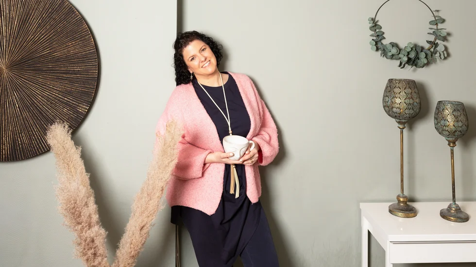Upon entering The Hideaway, guests are greeted by Nicola, a vivacious and friendly British woman who has 18 years of holistic and spa therapy experience. 