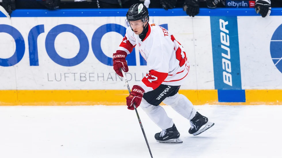 Fjolårets bästa spelare när det kommer till poäng per match, Jacob Tenemyr, har förlängt sitt kontrakt med Vita Hästen.