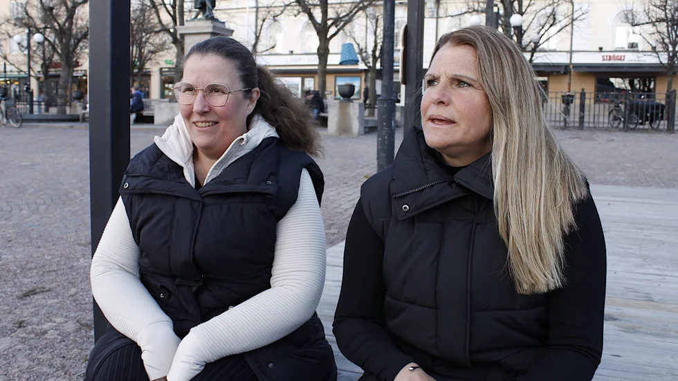"HM saknar man ju", säger Anna Hultebring (th) och Maria Ek håller med direkt. De funderar en stund till och kommer fram till att Åhléns också hade varit bra. "Skulle man ha presenter gick man till Åhléns och HM är en bra butik", säger Anna och Maria fyller i "De har kläder till alla".