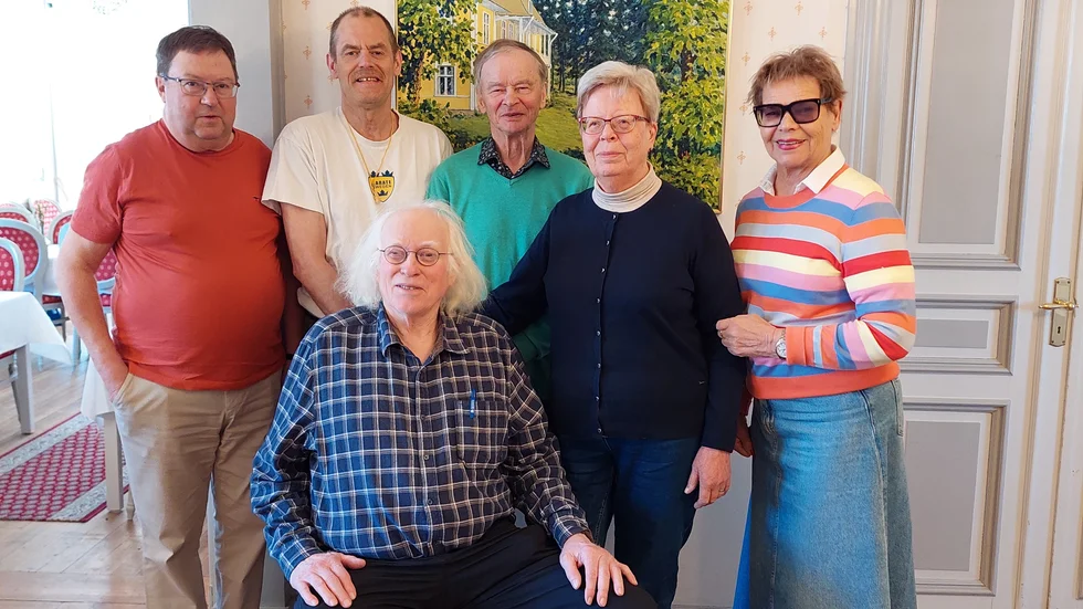 Styrelsen för SRF Norrbotten 2024. Stående från vänster: Roland Stenström, Mats Nilsson, Taisto Paganus, Marja Liisa Åström och Ulla Bergeros, sittande: Nils Engfors. Marianne Nordqvist och Andrea Nordbrandt saknas på bilden.