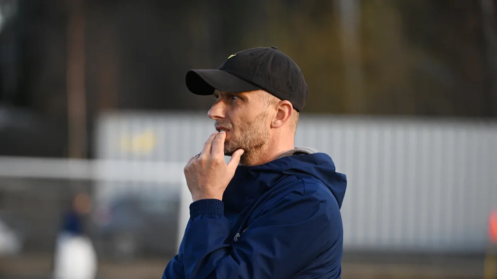 Sunnanå SK:s tränare Jonas Ahlin besviken efter dagens förlust. "I det stora hela kommer vi inte alls upp i nivå", säger han efter matchen.