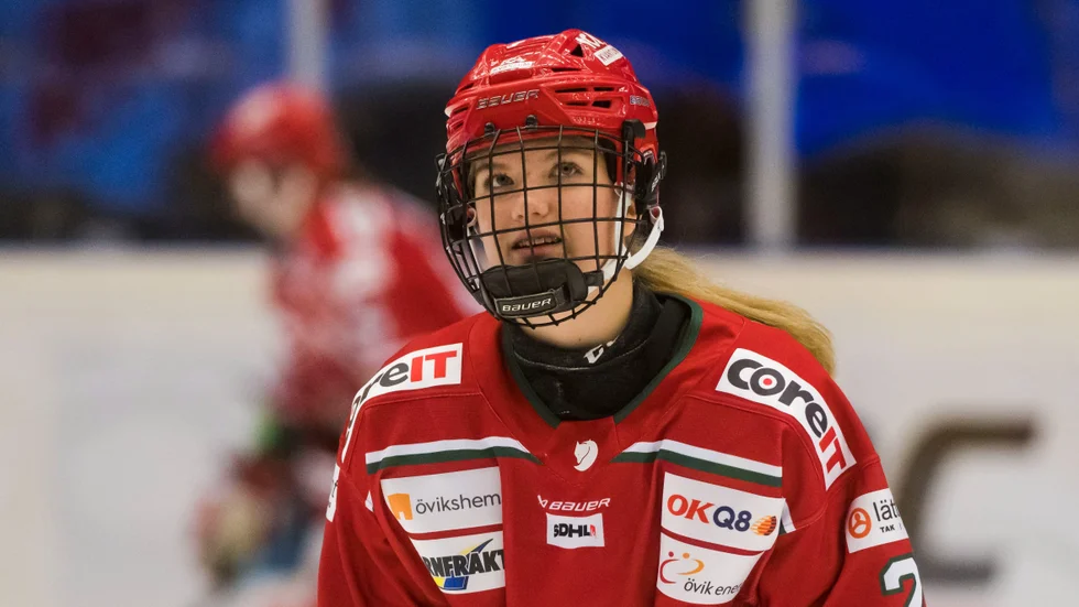 Anna Andersson från Modo är klar för Luleå Hockey/MSSK. Hon är från Själevad och har Örnsköldsviks SK som moderklubb.